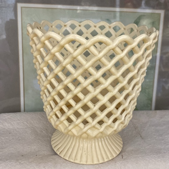 Regaline Item N-202 Cream Color Plastic Cache Pot Planter Red Liner Made in USA - Picture 3 of 4